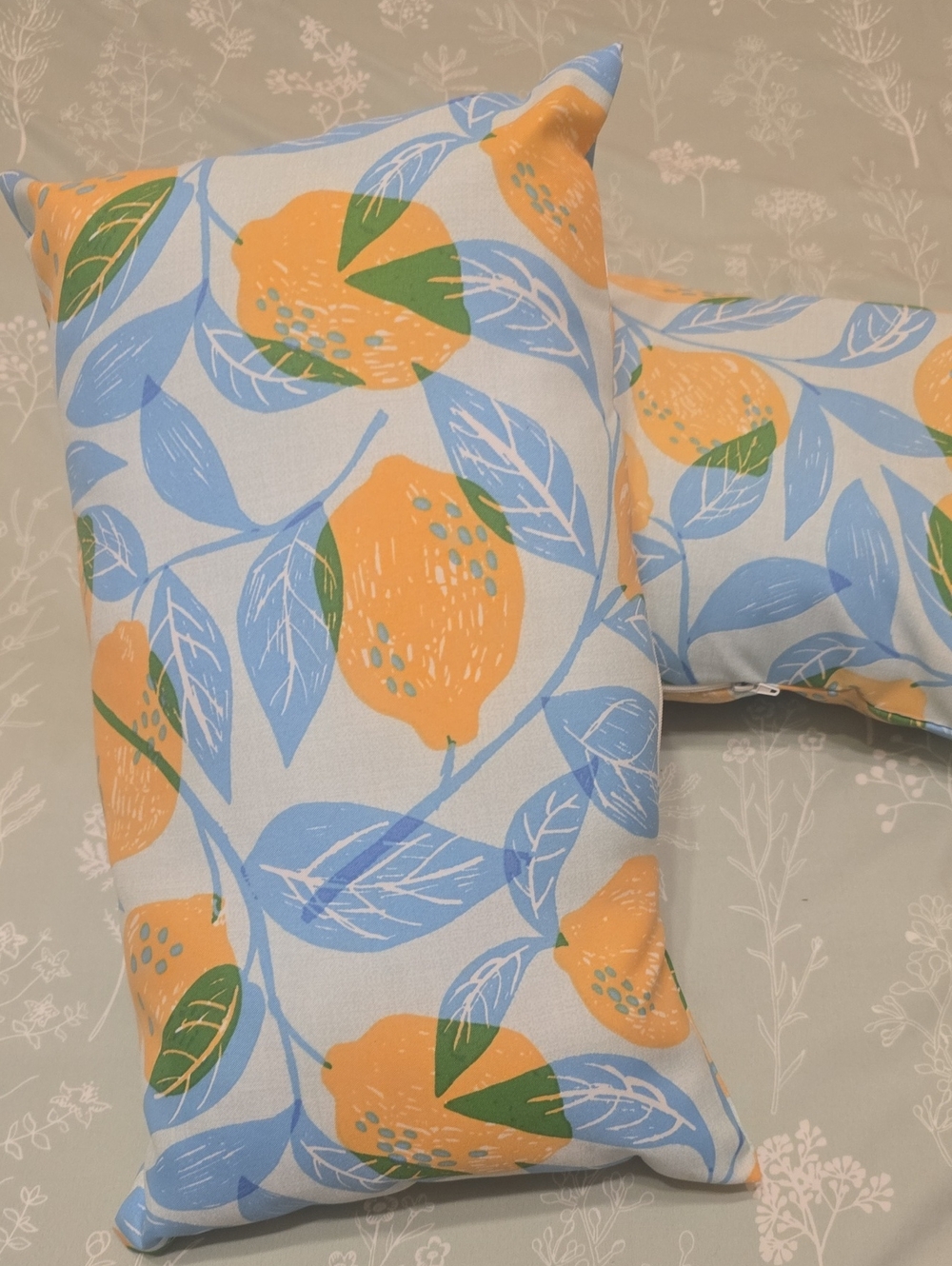 2 Citrus Print Lumber Pillows, Lemons, Cheerful Accent NWOT